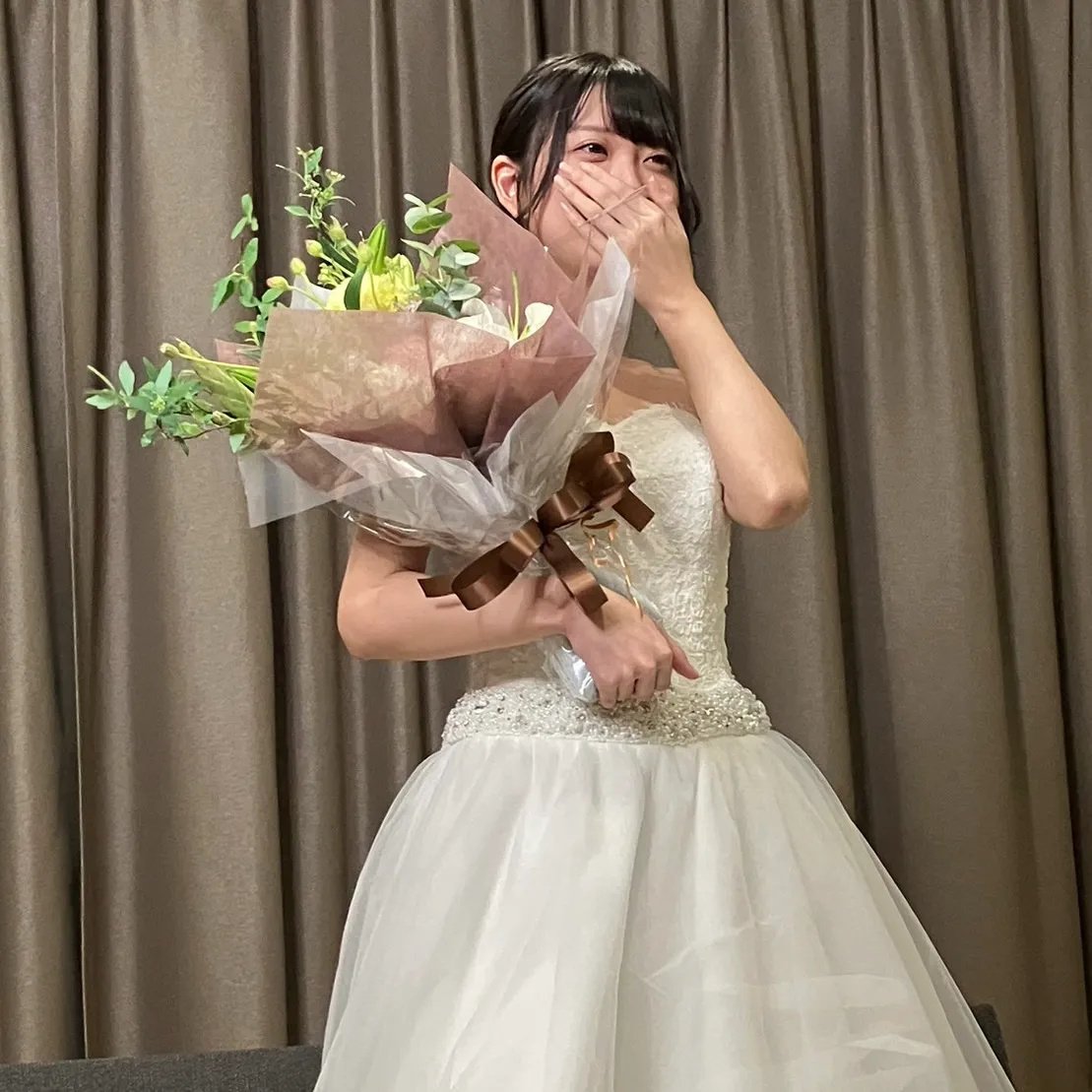 [终于开始贩卖]惠理佳泪下的毕业婚礼！在粉丝感谢祭的个人摄影会上挑战奖励！附有写真集的先行销售版！-cd4